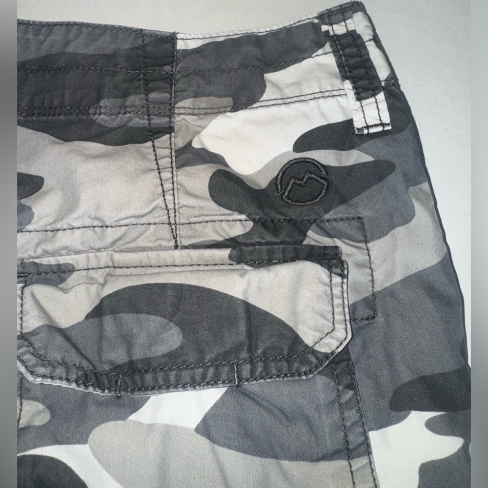 Men's Camouflage Cargo Shorts - Picture 7 of 11